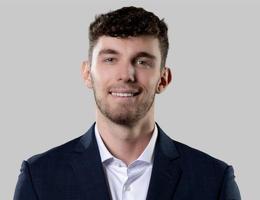 العميل Zac McKeand