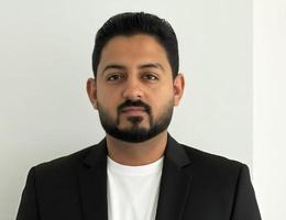 العميل Hamza Haris Qureshi