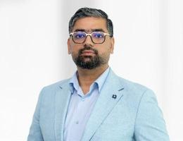 العميل Akaber Javed Hameed