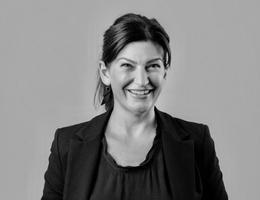 العميل Louise Deverell-Smith