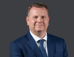 العميل Alistair Walker