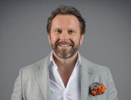 العميل Matthew Solomon