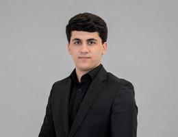 العميل Manuchehr Safarov