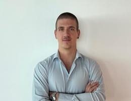 العميل Pierre van den Eynde