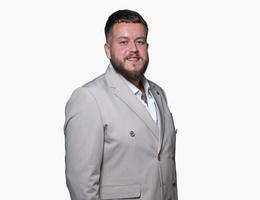 Agent Adrian Gluszak