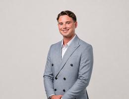 العميل Sam Conway