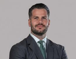 العميل Lewis Burns