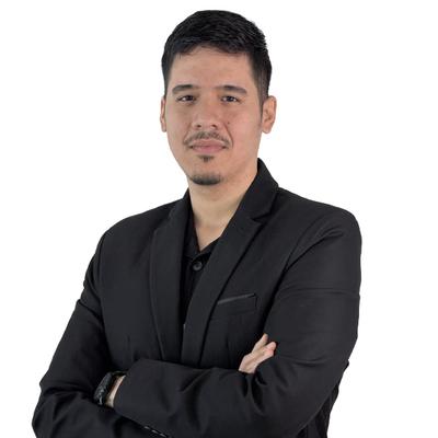 Agent Roberto Baquerizo