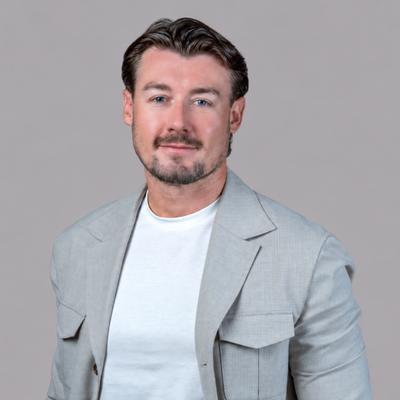 العميل Joshua Clarke