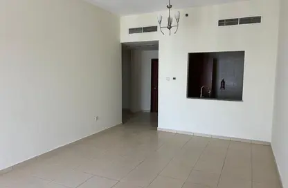 شقة - غرفة نوم - 2 حمامات للايجار في II جلوبال جرين فيو - منطقة مركز الأعمال - المدينة العالمية - دبي