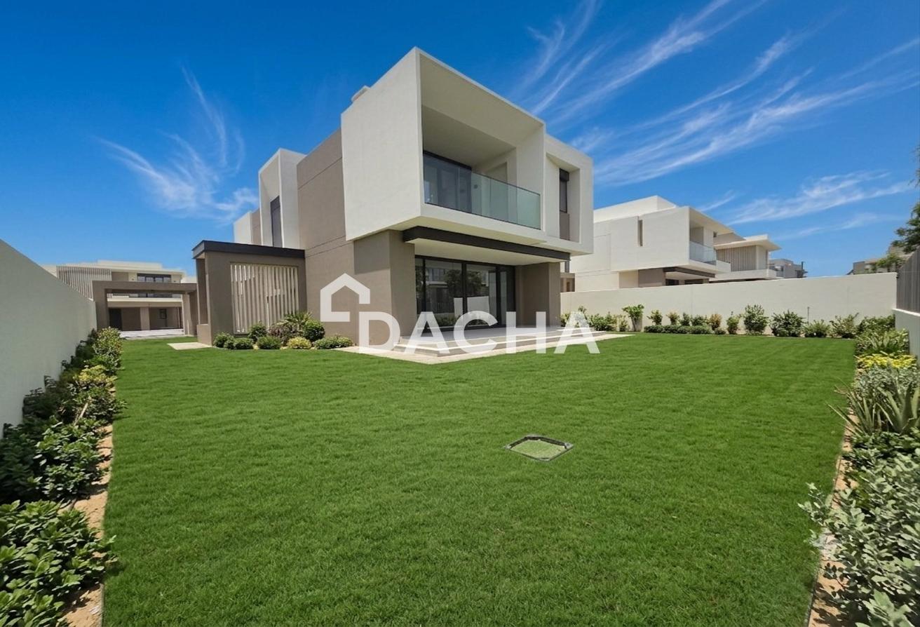 Near Mall And Schools | Main Entrance photo 3