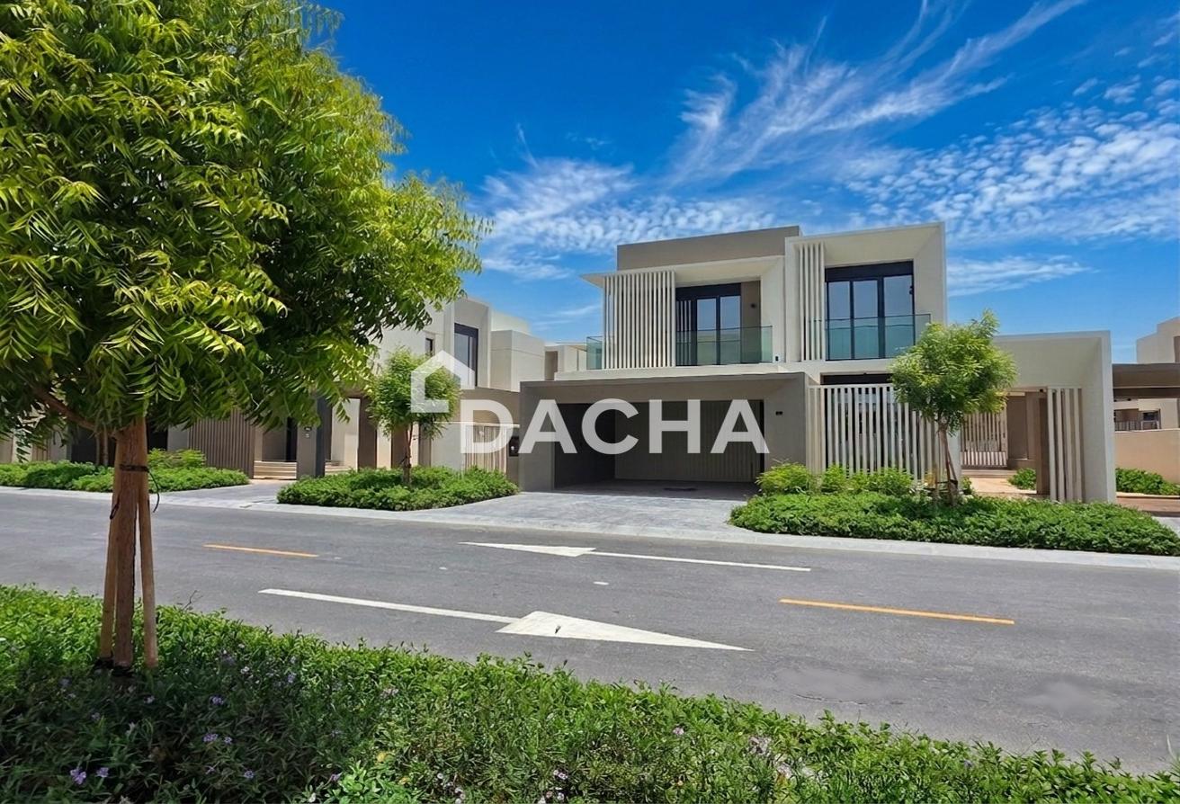 Near Mall And Schools | Main Entrance photo 20