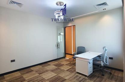 Business Centre - Studio - 4 Bathrooms for rent in Dar Al Salam Building - Corniche Road - Abu Dhabi