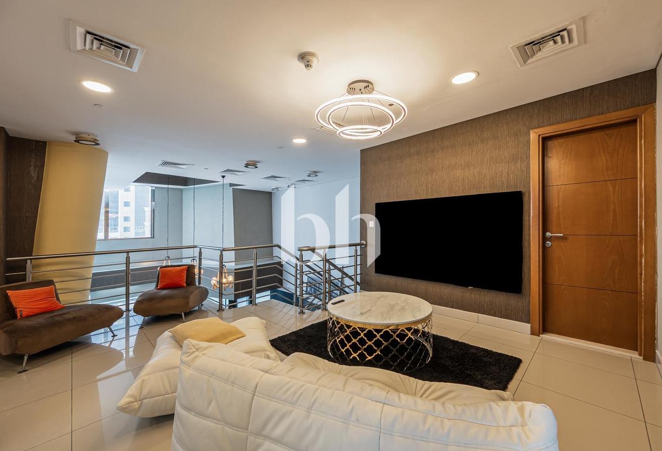 Penthouse | Fully Furnished | Vacant photo 8