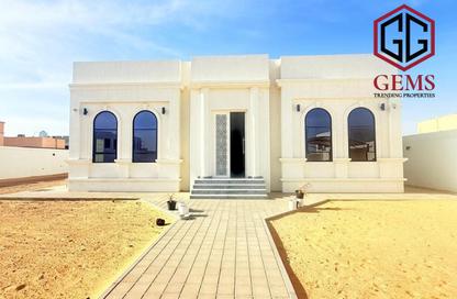 Villa - 3 Bedrooms - 4 Bathrooms for rent in Al Aweer 1 - Al Aweer - Dubai