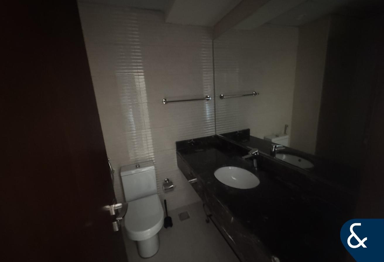 Furnished | Studio l Vacant l Modern | 1 Bath photo 11