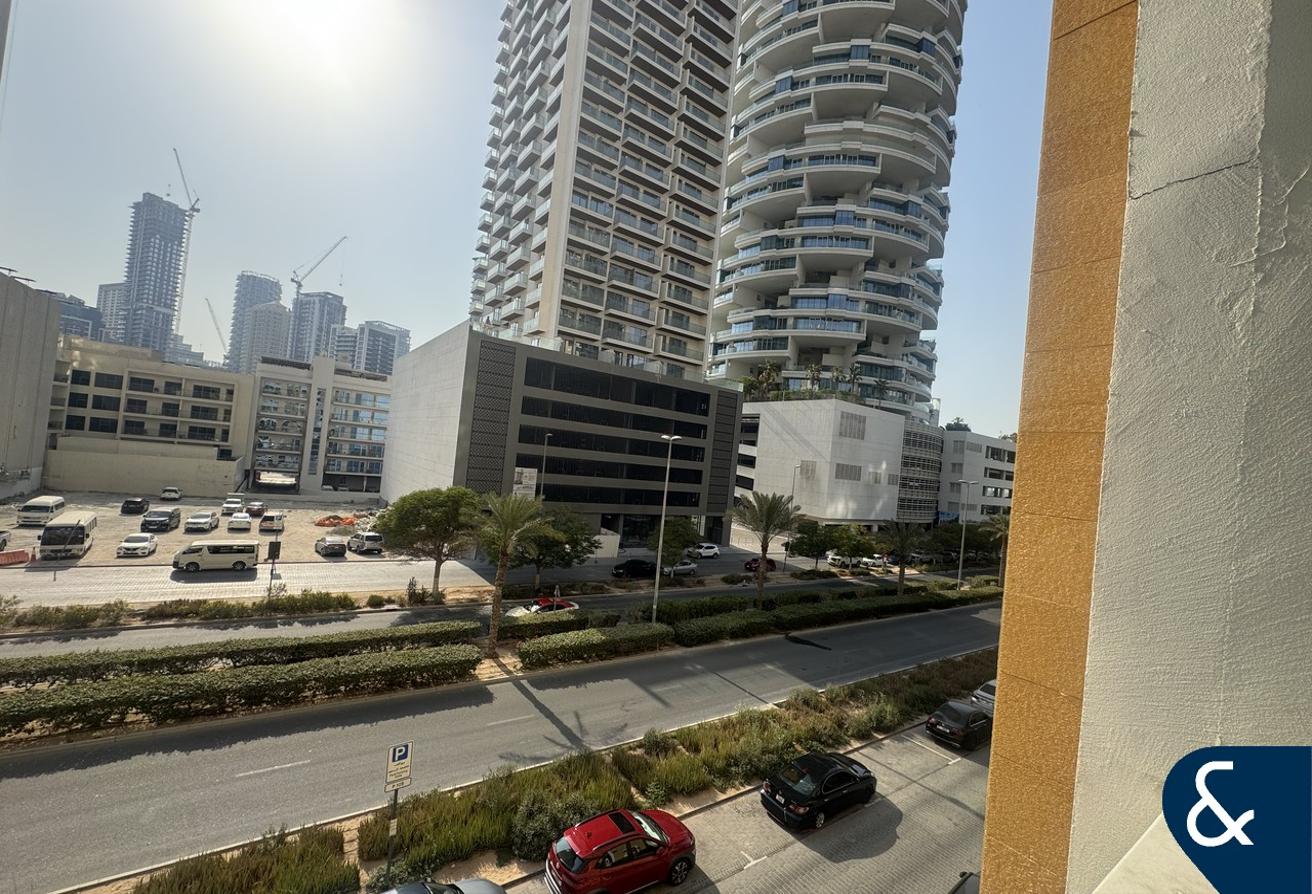 Furnished | Studio l Vacant l Modern | 1 Bath photo 10