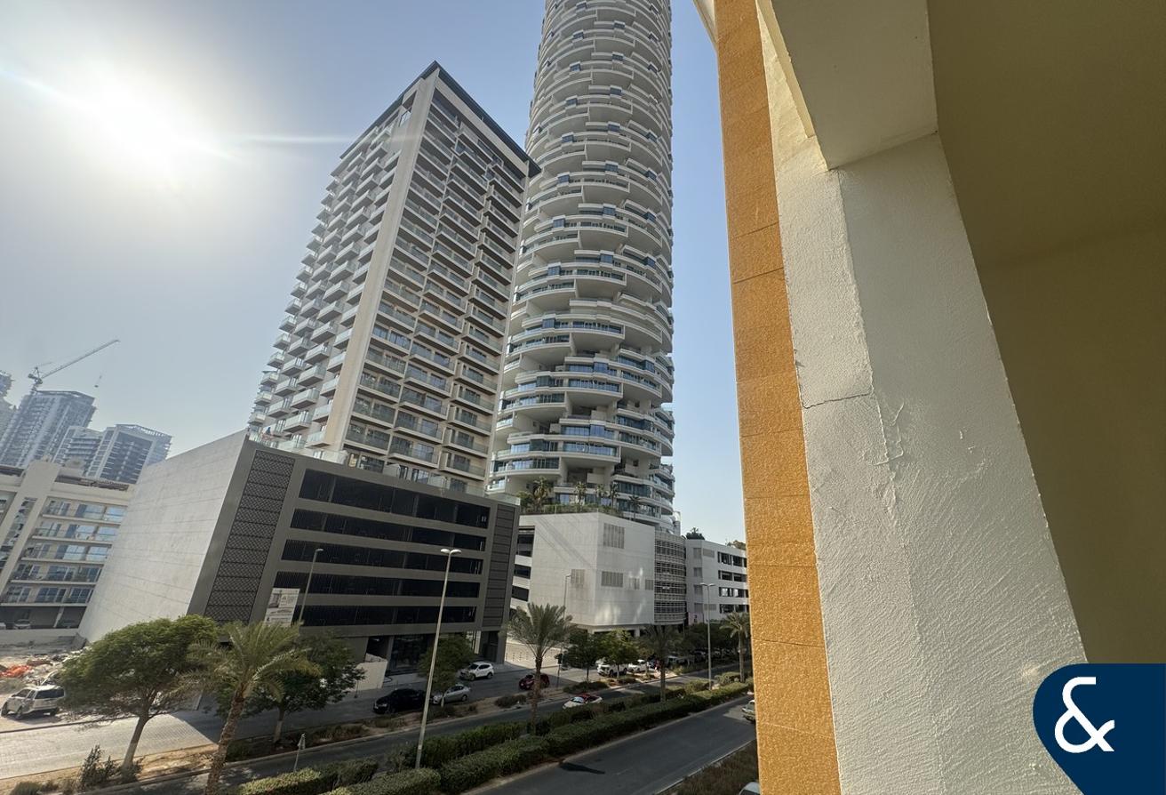 Furnished | Studio l Vacant l Modern | 1 Bath photo 9
