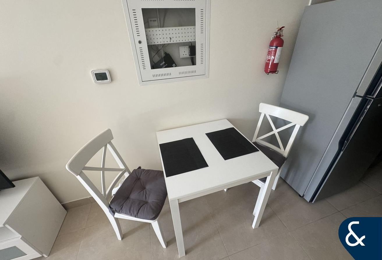 Furnished | Studio l Vacant l Modern | 1 Bath photo 5