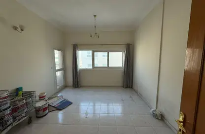 شقة - 2 غرف نوم - 2 حمامات للايجار في بناية المحطة - المحطة - القاسمية - الشارقة