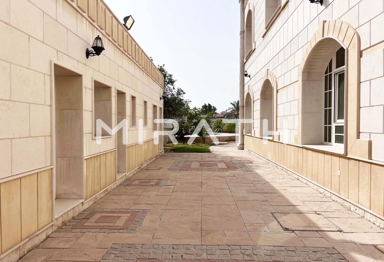 LUXURY SPACIOUS VILLA | VACANT | PRIME LOCATION photo 14