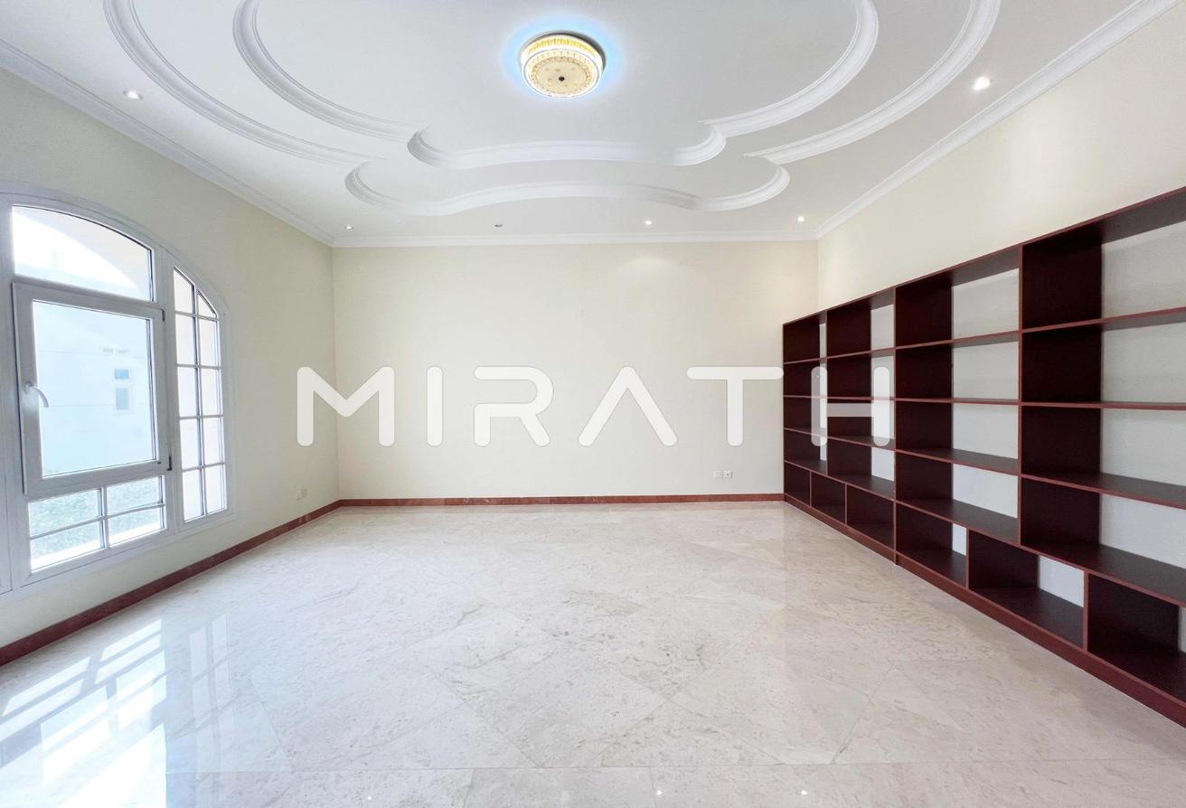 LUXURY SPACIOUS VILLA | VACANT | PRIME LOCATION photo 11