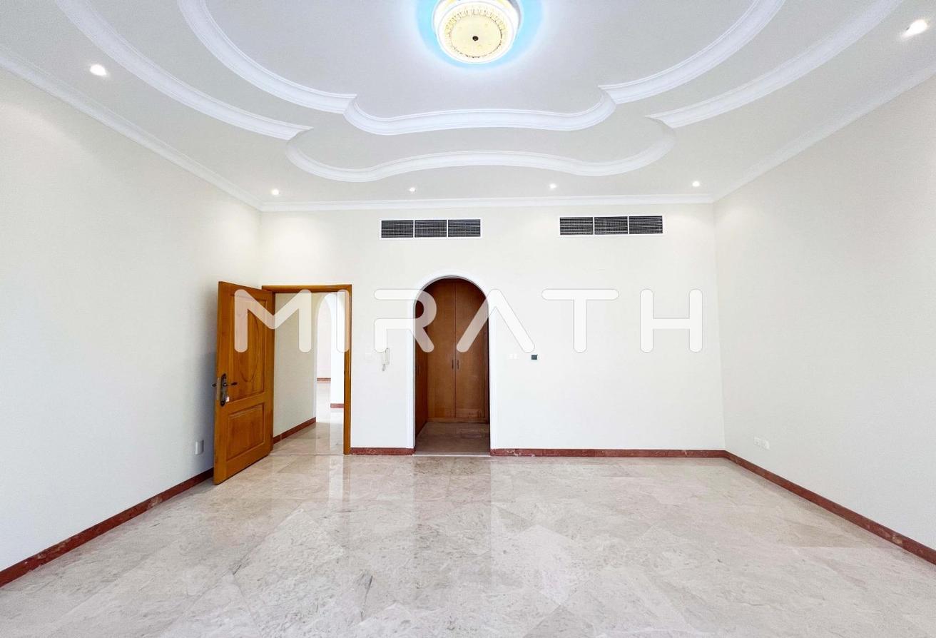 LUXURY SPACIOUS VILLA | VACANT | PRIME LOCATION photo 10