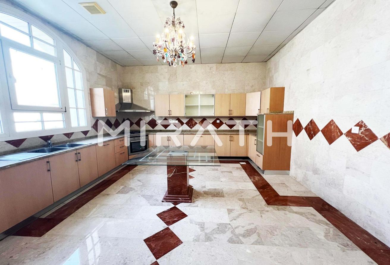 LUXURY SPACIOUS VILLA | VACANT | PRIME LOCATION photo 8