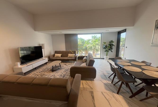 Fully Furnished | Skyline View| Prime Location photo 2