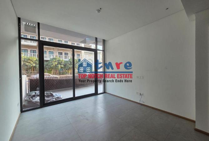 Spacious 1 Bedroom | Large Terrace | Available photo 3