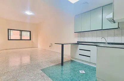 Apartment - Studio - 1 Bathroom for rent in Mankhool - Bur Dubai - Dubai