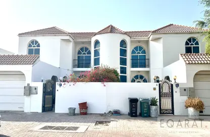 Villa - 4 Bedrooms - 5 Bathrooms for rent in Jumeirah 2 - Jumeirah - Dubai