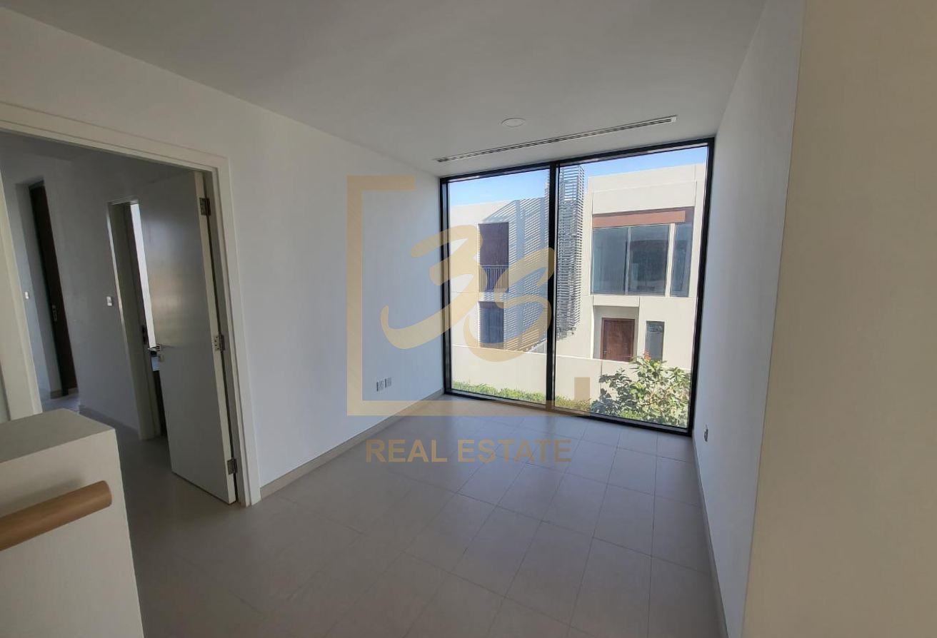 Single Row | Tenanted | Spacious layout by 303308 