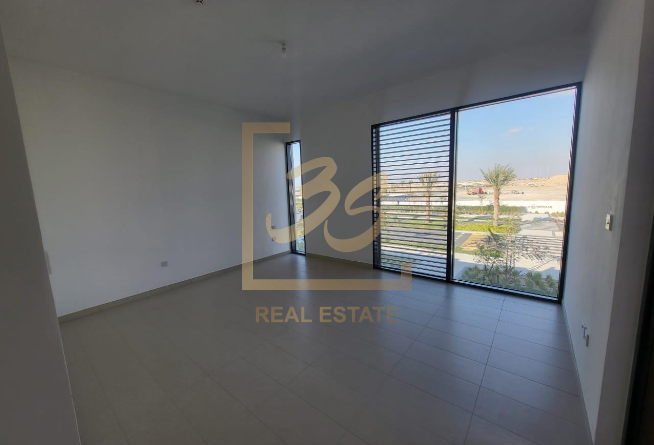 Single Row | Tenanted | Spacious layout by 303308 