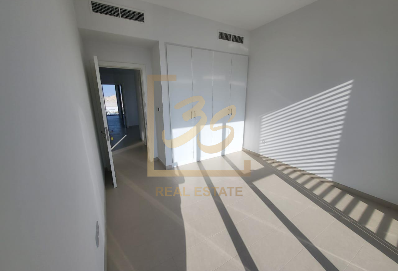 Single Row | Tenanted | Spacious layout by 303308 