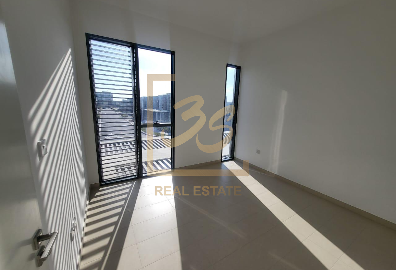 Single Row | Tenanted | Spacious layout by 303308 