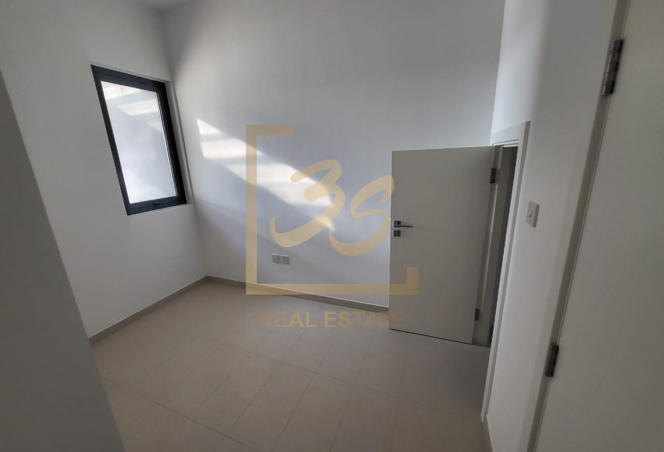 Single Row | Tenanted | Spacious layout by 303308 