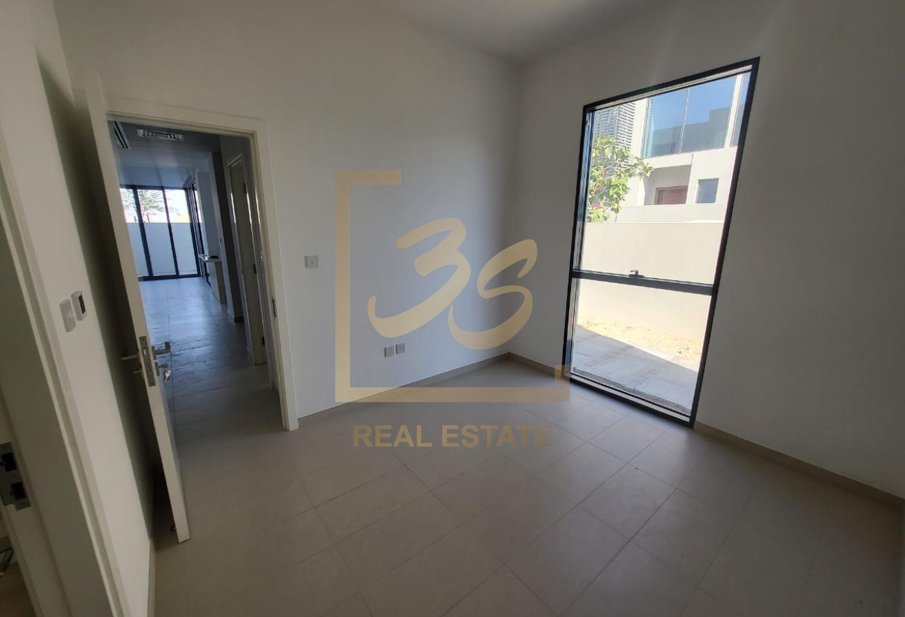 Single Row | Tenanted | Spacious layout by 303308 