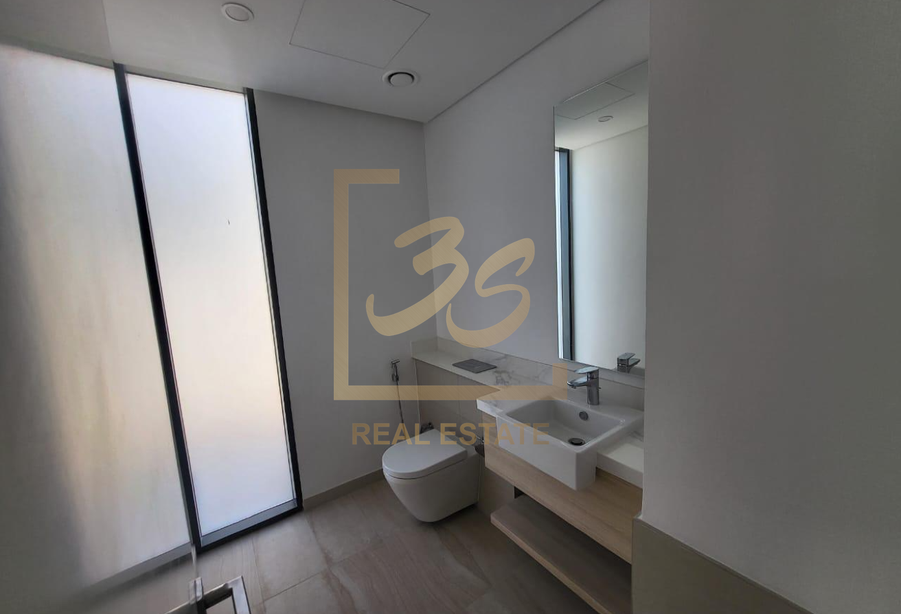 Single Row | Tenanted | Spacious layout by 303308 