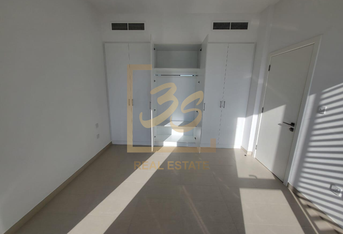 Single Row | Tenanted | Spacious layout by 303308 