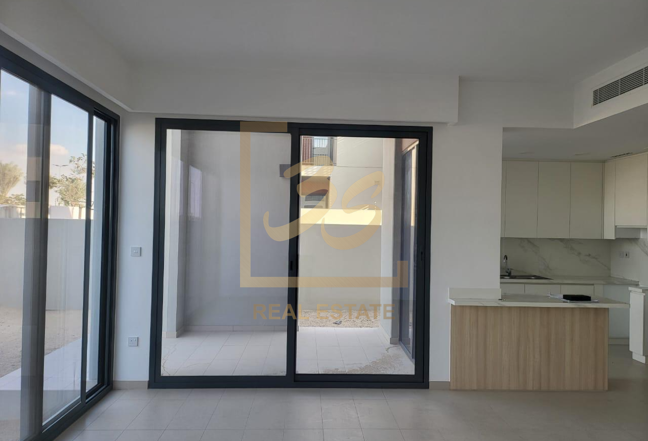 Single Row | Tenanted | Spacious layout by 303308 