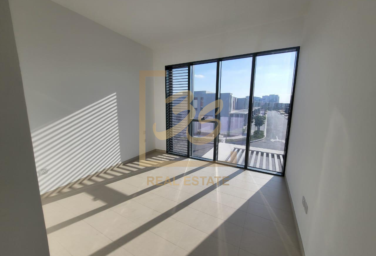 Single Row | Tenanted | Spacious layout by 303308 