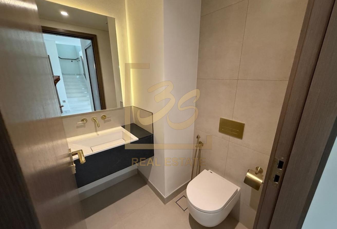 Backing Central Park | Type B | Negotiable by 303308 