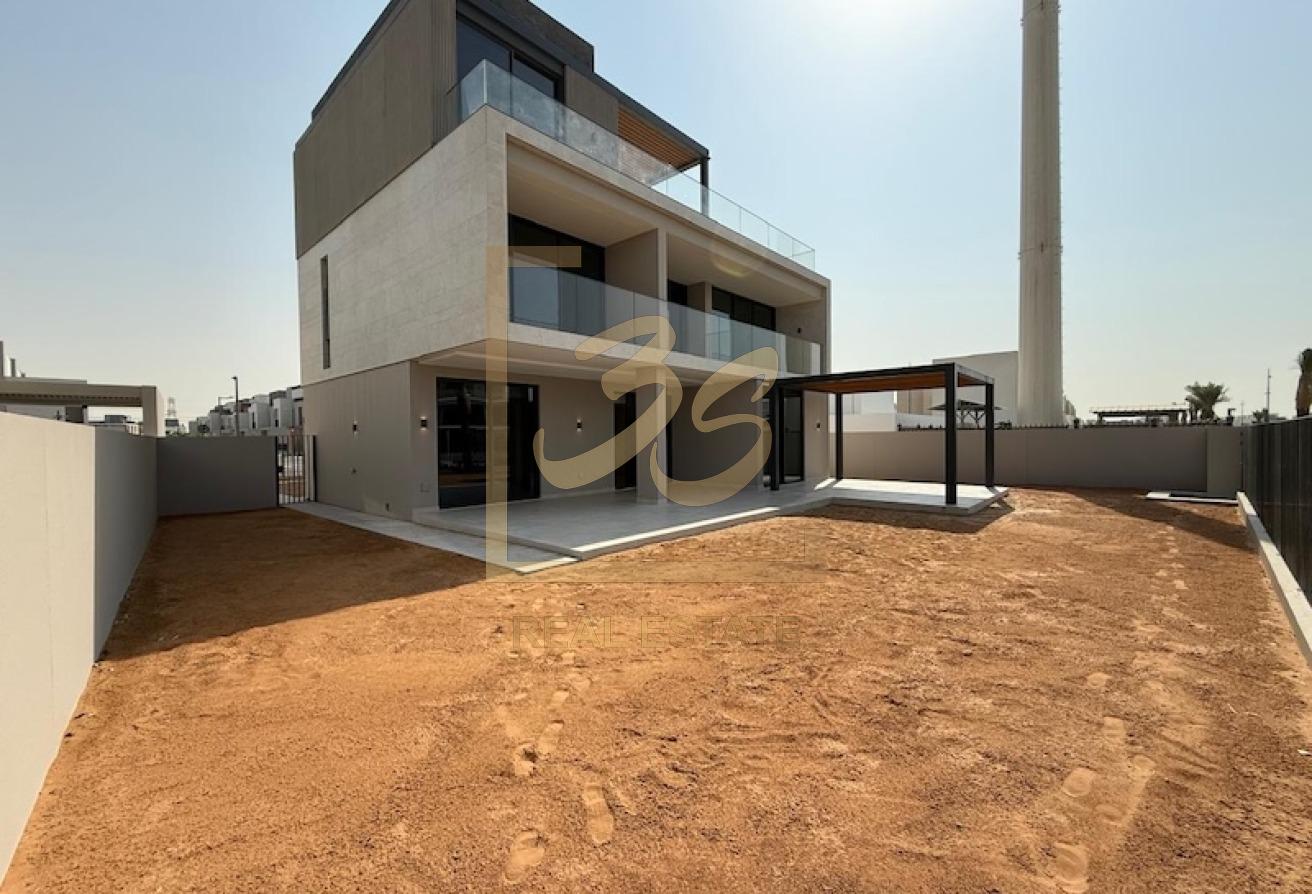 Backing Central Park | Type B | Negotiable by 303308 