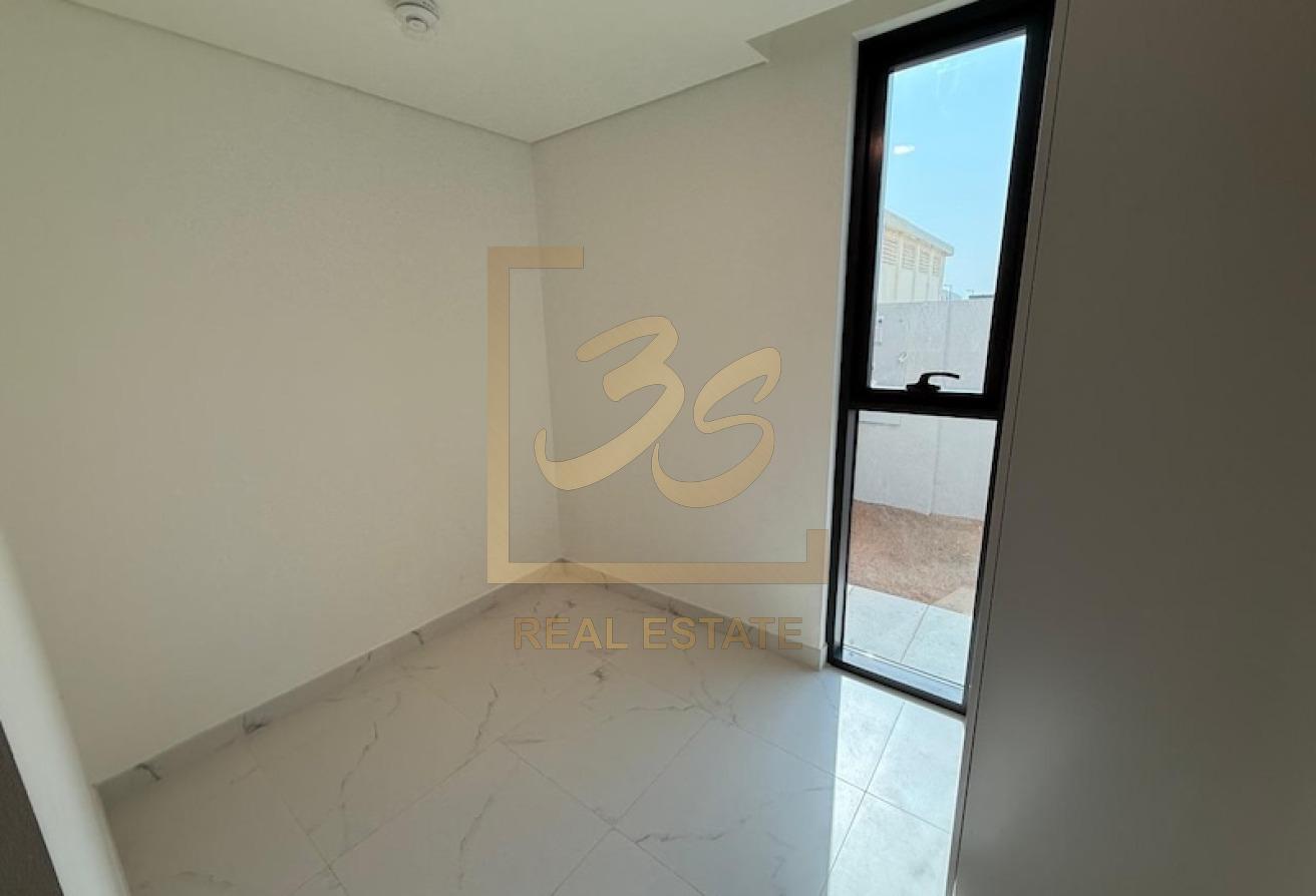 Backing Central Park | Type B | Negotiable by 303308 