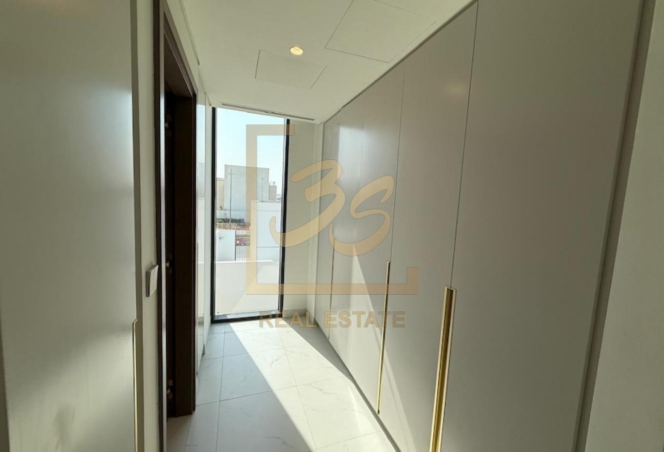 Backing Central Park | Type B | Negotiable by 303308 