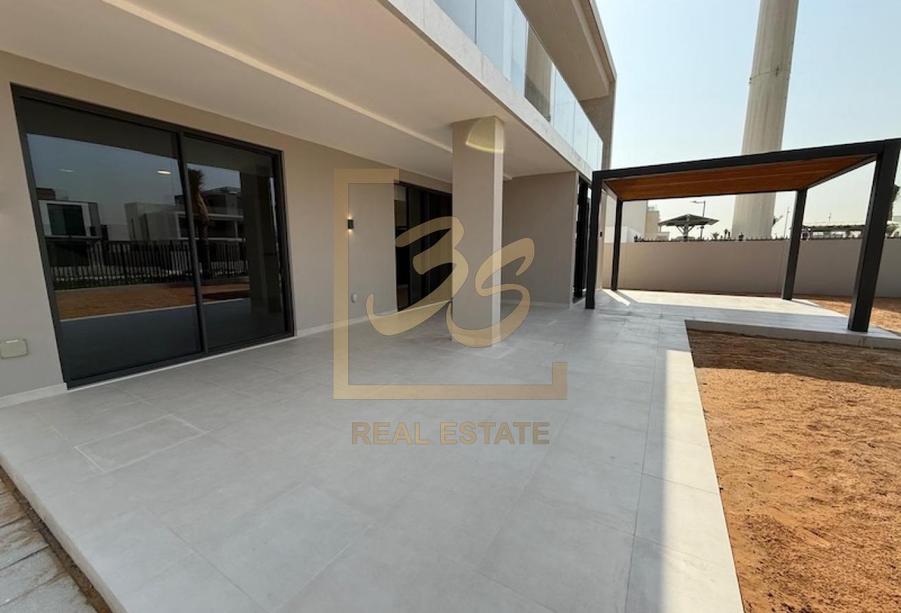 Backing Central Park | Type B | Negotiable by 303308 