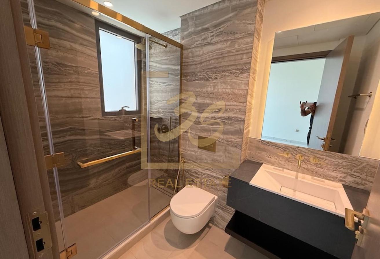 Backing Central Park | Type B | Negotiable by 303308 