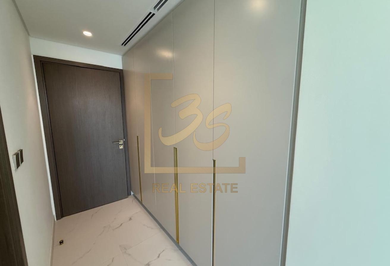 Backing Central Park | Type B | Negotiable by 303308 