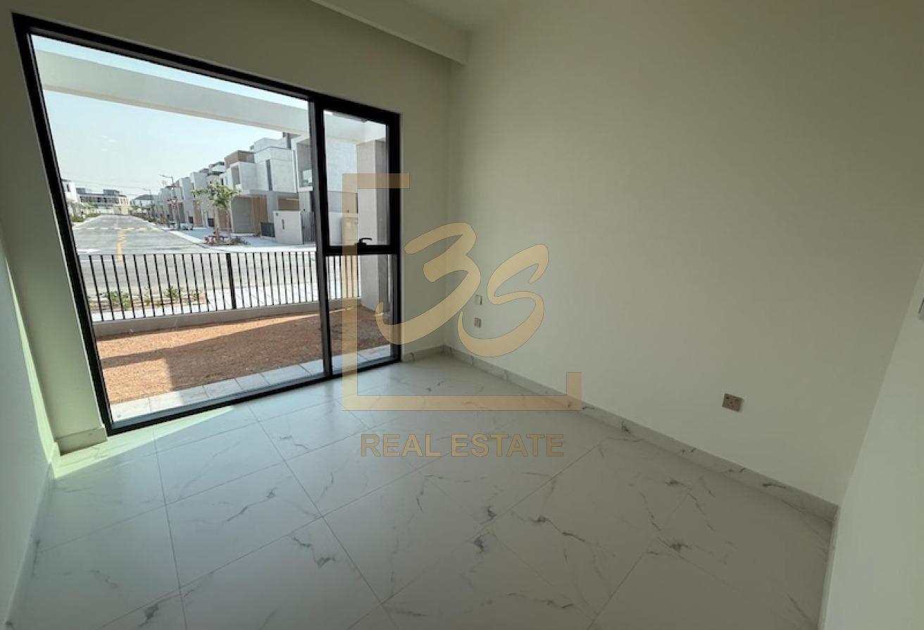 Backing Central Park | Type B | Negotiable by 303308 